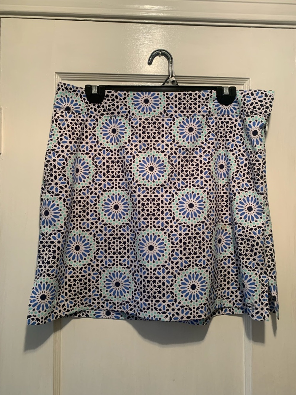 IZOD Golf Skort Geometric‎ Print Athletic Skirt Blue White Size 10 Like New